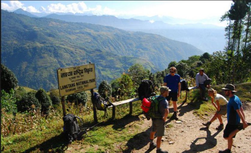 लाङटाङ राष्ट्रिय निकुञ्जमा फोहोर बढेपछि एक हप्ता देखि सरसफाई आज समापन