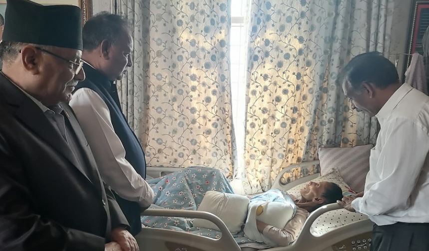 प्रचण्ड पत्नी सीताको आईसीयूमा राखेर उपचार हुँदै