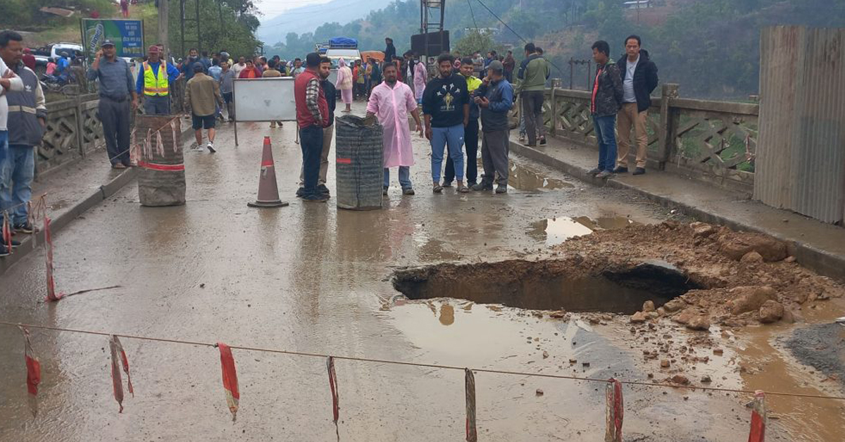 फेरि पृथ्वी राजमार्गमा सवारी आवागमन अवरुद्ध