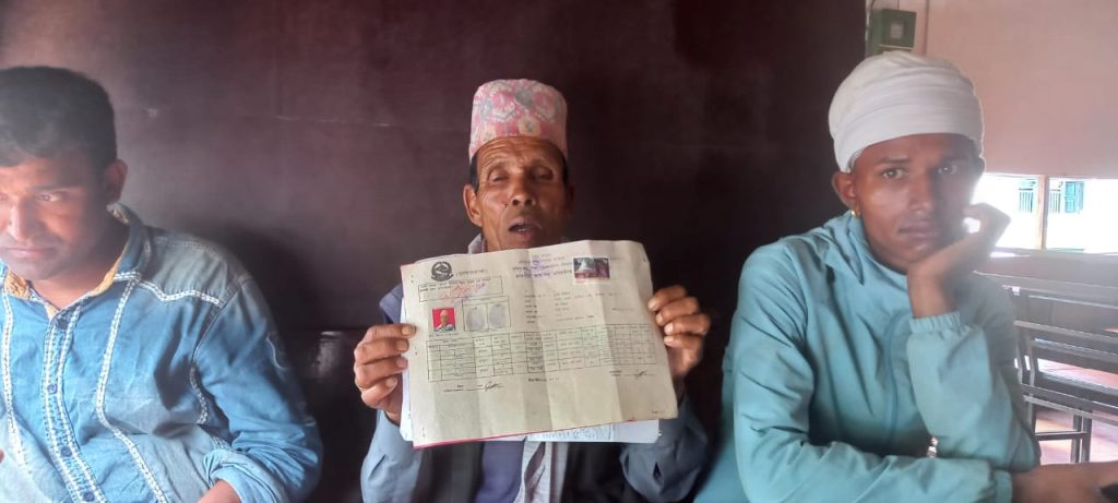 दलितले बनाउदै गरेको घर भत्काउदै ब्राह्मणहरु