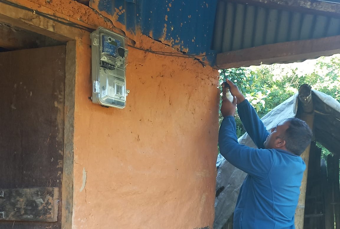 वडाध्यक्षको जन्म दिनमा सोममायाको घरमा बल्यो बिजुली बत्ती