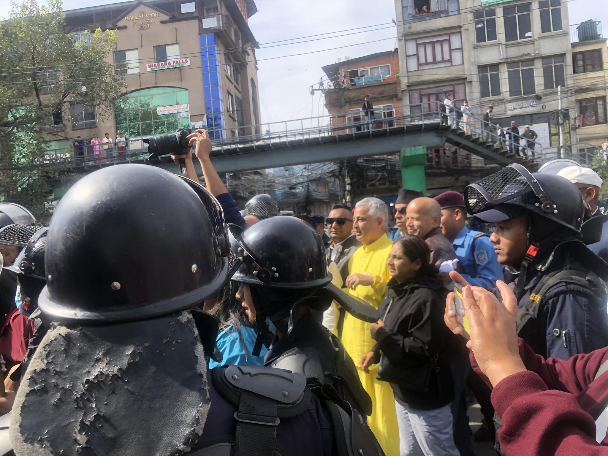 संसद भवन पश्चिम गेटमा शान्ति समाजको भद्र अवज्ञा, २७ जना पक्राउ