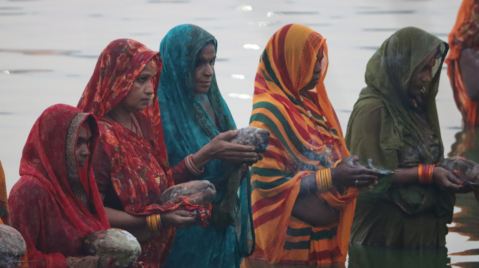 उदाउँदो सूर्यलाई अर्घ दिएसँगै सकियो छठ