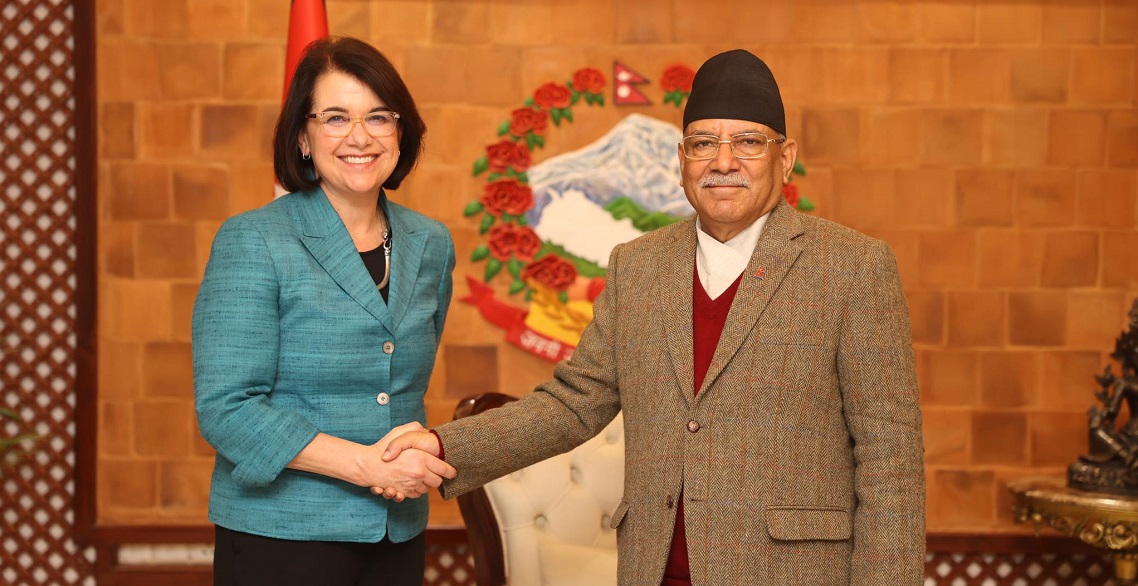 प्रधानमन्त्री दाहाल र वरिष्ठ अमेरिकी अधिकारी लाउबाचरबीच शिष्टाचार भेट