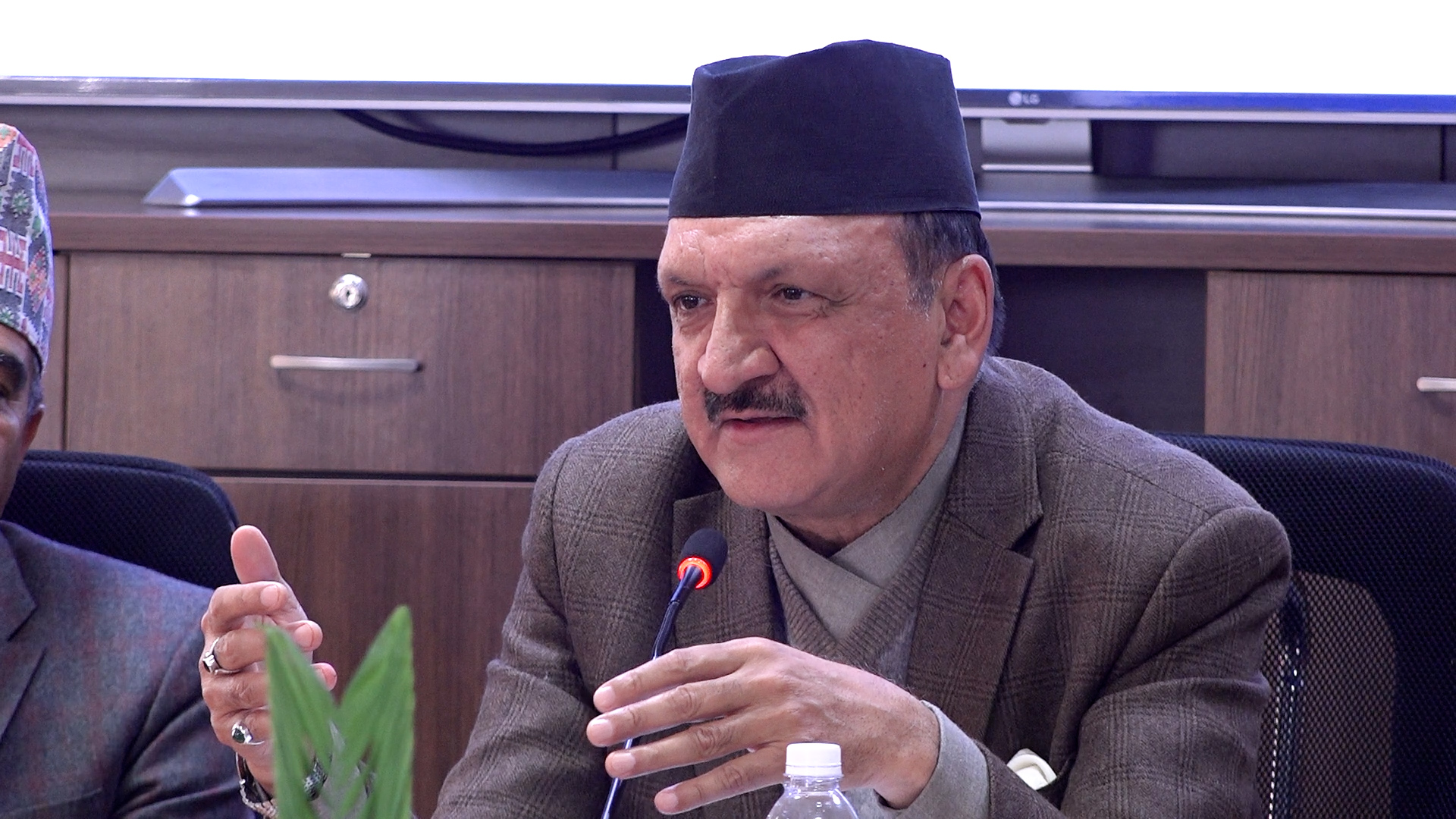 नेपालमा लगानीको वातावरण बनाउन सरकार प्रतिबद्ध छ : अर्थमन्त्री महत