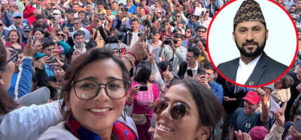 रवि पक्राउ पर्दा तोसिमासहितका नेताहरु मन्द मुस्कानमा !