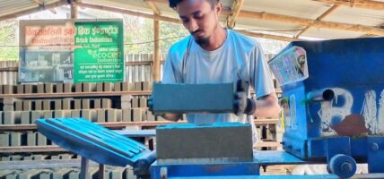 गाउँमै इँटा उद्योग चलाएर स्वरोजगार बनेका इञ्जिनिर प्रमोद