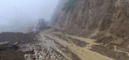 वर्षाका कारण नारायणघाट–बुटवल र हेटौँडा–काठमाडौं सडक अवरुद्ध