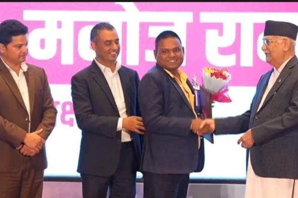 पर्साका दलित सामाजिक अभियन्ता शिक्षक मनोज राम  सम्मानित भएका छन् ।