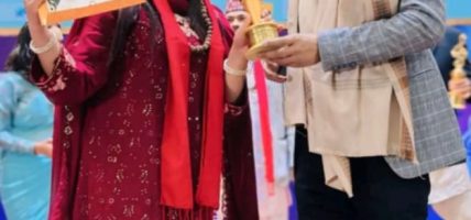 नजर लाग्लानी २ बाट सिम्रनले उचालिन म्युजिक अवार्ड