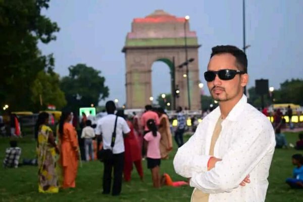 नोट चल्ने, भोट नचल्ने: प्रवासिएका नेपालीमाथि कहिलेसम्म राज्यको ‘रंगभेद’? नोट चल्ने, भोट नचल्ने: प्रवासिएका नेपालीमाथि कहिलेसम्म राज्यको ‘रंगभेद’?