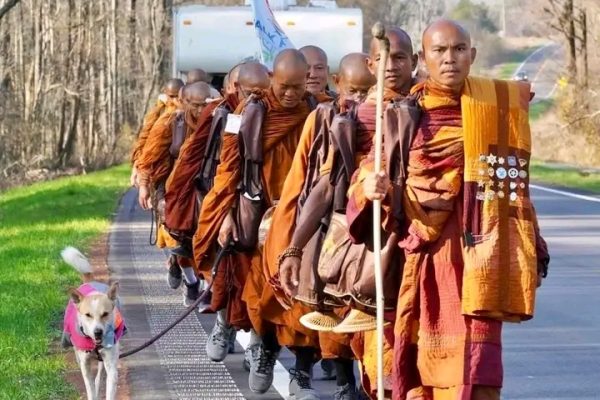 बुद्धको सन्देश बोकेका भिक्षुहरूको अमेरिकामा ‘लङ्ग मार्च’ बुद्धको सन्देश बोकेका भिक्षुहरूको अमेरिकामा ‘लङ्ग मार्च’