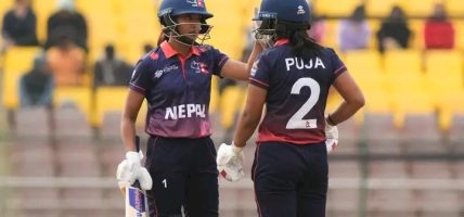 जिम्बाब्वेविरुद्धको खेलमा बलिङ गर्दै नेपाल