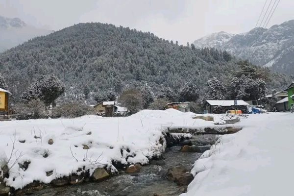 उच्च पहाडी तथा हिमाली भागका केही स्थानमा मध्यम हिमपात र वर्षा हुने