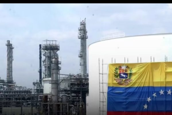 भेनेजुएलाको तेल क्षेत्रमा निजीकरणको बाटो खुल्यो