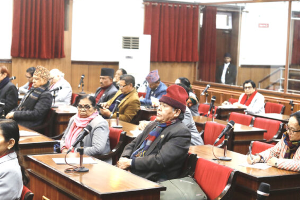 अन्तरिम सरकारका मन्त्री चुनावी मैदानमा उत्रिएका भन्दै सांसदद्वारा आलोचना अन्तरिम सरकारका मन्त्री चुनावी मैदानमा उत्रिएका भन्दै सांसदद्वारा आलोचना