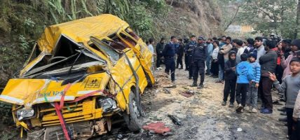 स्कूल बस दुर्घटना अपडेटः एक जनाको मृत्यु, छ जनालाई पोखरा पठाइयो