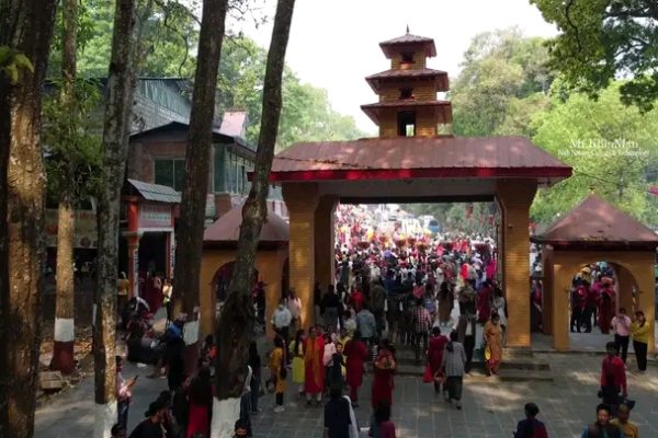 चैते दसैँमा कालिका मन्दिरमा भक्तजनको भीड