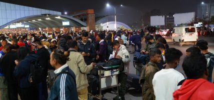 विमानस्थलमा अलपत्र परेकालाई खान र बस्नको व्यवस्था