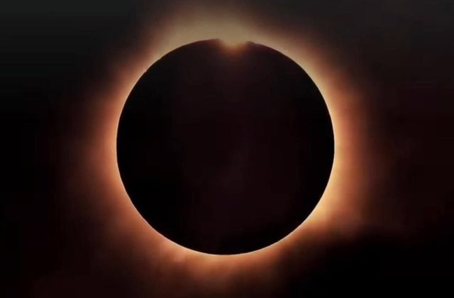 मङ्गलबार ग्रस्तोदितखण्डग्रास चन्द्रग्रहण