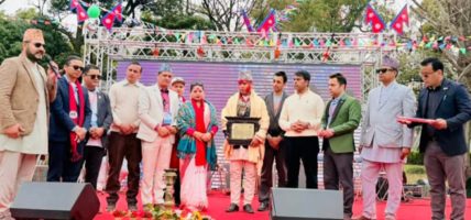 बागलुङकाे कला संस्कृतिमा हुर्किएका गायक सुर्य खड्का सम्मानित