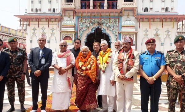 प्रधानमन्त्री कार्कीद्वारा जानकी मन्दिरमा दर्शन तथा पूजाआराधना प्रधानमन्त्री कार्कीद्वारा जानकी मन्दिरमा दर्शन तथा पूजाआराधना