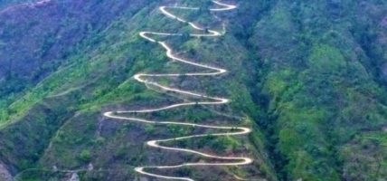 भोजपुर-बेहेर नागबेली सडकको दृश्यले पर्यटकलाई आकर्षित गर्दै