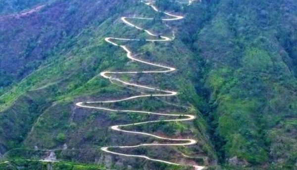 भोजपुर-बेहेर नागबेली सडकको दृश्यले पर्यटकलाई आकर्षित गर्दै भोजपुर-बेहेर नागबेली सडकको दृश्यले पर्यटकलाई आकर्षित गर्दै