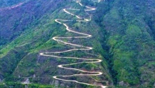 भोजपुर-बेहेर नागबेली सडकको दृश्यले पर्यटकलाई आकर्षित गर्दै