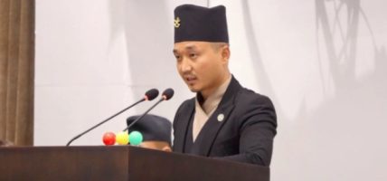 दिपक भट्टसँग जोडिएको खुलासापछि गृहमन्त्री गुरुङको चौतर्फी आलाेचना