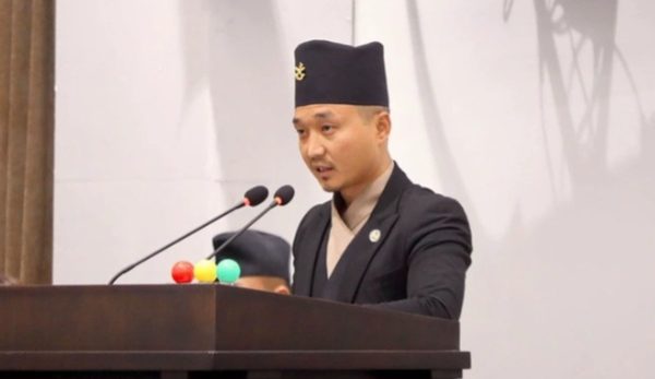 दिपक भट्टसँग जोडिएको खुलासापछि गृहमन्त्री गुरुङको चौतर्फी आलाेचना