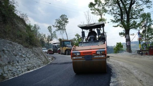 चार किमी सडक कालोपत्र गर्न पाँच वर्ष चार किमी सडक कालोपत्र गर्न पाँच वर्ष