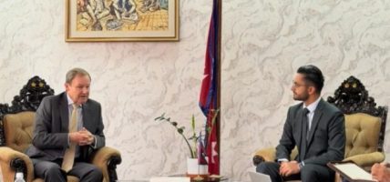 शिक्षामन्त्री पोखरेलसँग बेलायतका राजदूतको शिष्टाचार भेट