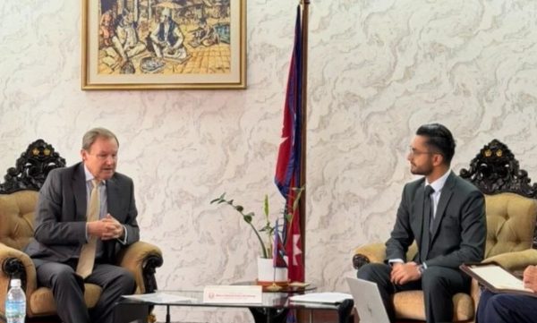 शिक्षामन्त्री पोखरेलसँग बेलायतका राजदूतको शिष्टाचार भेट