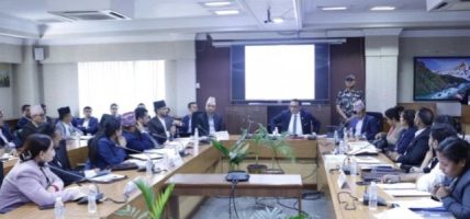 आगामी आर्थिक वर्षको बजेट तयारीबारे विषयगत मन्त्री र सचिवसँग अर्थमन्त्री स्वर्णिम वाग्लेको परामर्श