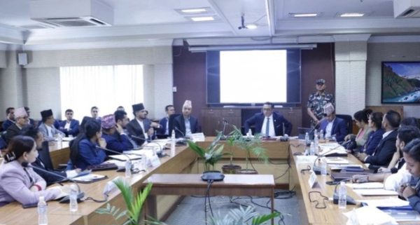 आगामी आर्थिक वर्षको बजेट तयारीबारे विषयगत मन्त्री र सचिवसँग अर्थमन्त्री स्वर्णिम वाग्लेको परामर्श