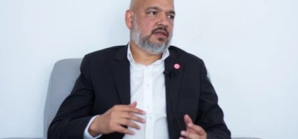 नेपाल उद्योग वाणिज्य महासंघका पूर्व अध्यक्ष व्यवसायी शेखर गोल्छा पक्राउ