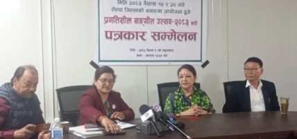 गीत गाएकै भरमा प्रहरीको दमन सम्झेर भावुक भए कलाकार