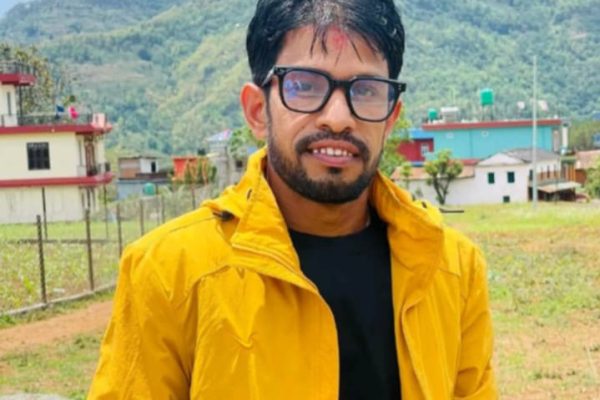 पर्दापछाडि बसेर हिट गीत जन्माउने स्रष्टा शिव अखेली