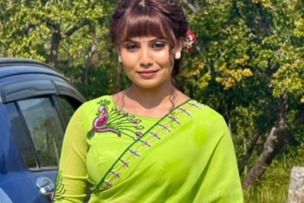 आमाको अभावलाई शक्ति बनाउँदै संघर्षको उचाइ चुम्दै मोडल नारायणी खत्री