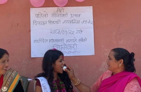 डोटीमा पहिलो महिनावारीलाई उत्सवका रूपमा मनाउँदै, छोरी कुप्रथाका कारण असुरक्षित हुनु मलाई स्वीकार्य छैन:अभिभावकको भनाइ डोटीमा पहिलो महिनावारीलाई उत्सवका रूपमा मनाउँदै, छोरी कुप्रथाका कारण असुरक्षित हुनु मलाई स्वीकार्य छैन:अभिभावकको भनाइ