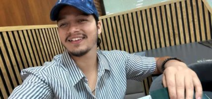 झलिकाे’ गीतको चर्चाले उचाइ छोइरहेका अर्जुन सापकोटा नेपाली सांस्कृतिक महोत्सवमा सहभागी हुन अस्ट्रेलिया प्रस्थान
