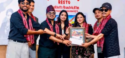 मानुङ्कोटैमा’ गीतले पार गर्‍यो १ करोड दर्शक, सफलताको खुसी साट्दै निर्माण टिम