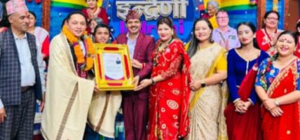ईन्द्रेणी श्रष्ट सम्मानबाट गायक नरेश खाती सम्मानित