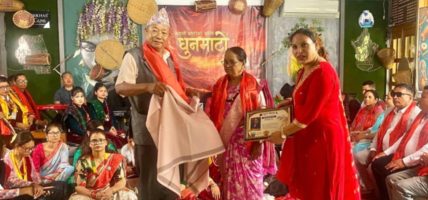 धुन माटोद्वारा पवित्रा रसाइली ‘आजीवन सम्मान–२०८३’ बाट सम्मानित