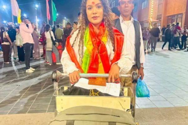 क्यानडा डे विशेष साँगीतिक साँझमा प्रस्तुति दिन गायिका बिन्दा परियार क्यानडा पुगिन