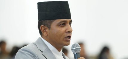 सरकारको विरोध गर्दा गोली हान्ने धम्की अाएकाे छ