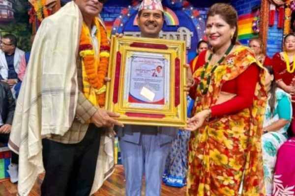 ईन्द्रेणी स्रष्टा सम्मानबाट सम्मानित भए गायक विष्णु खत्री ईन्द्रेणी स्रष्टा सम्मानबाट सम्मानित भए गायक विष्णु खत्री