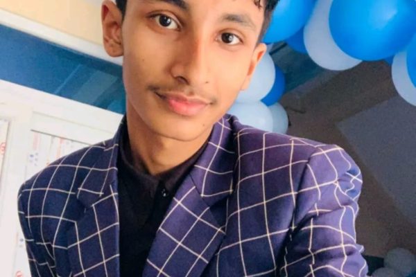 १५ वर्षको उमेरमै स्पर्श परियार ‘ब्रोन्ज डाइरेक्टर’ बन्न सफल १५ वर्षको उमेरमै स्पर्श परियार ‘ब्रोन्ज डाइरेक्टर’ बन्न सफल
