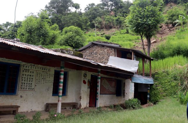 महालक्ष्मी आधारभूत विद्यालयको जीर्ण भवन